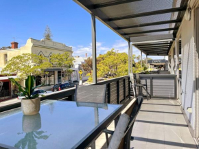 FiveWays Lookout spacious, big balcony, views up and down the hip strip